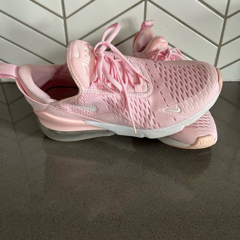 NIKE AIRMAX 270 GS WOMEN SNEAKERS SZ 8 (6.5 Y). Worn twice.